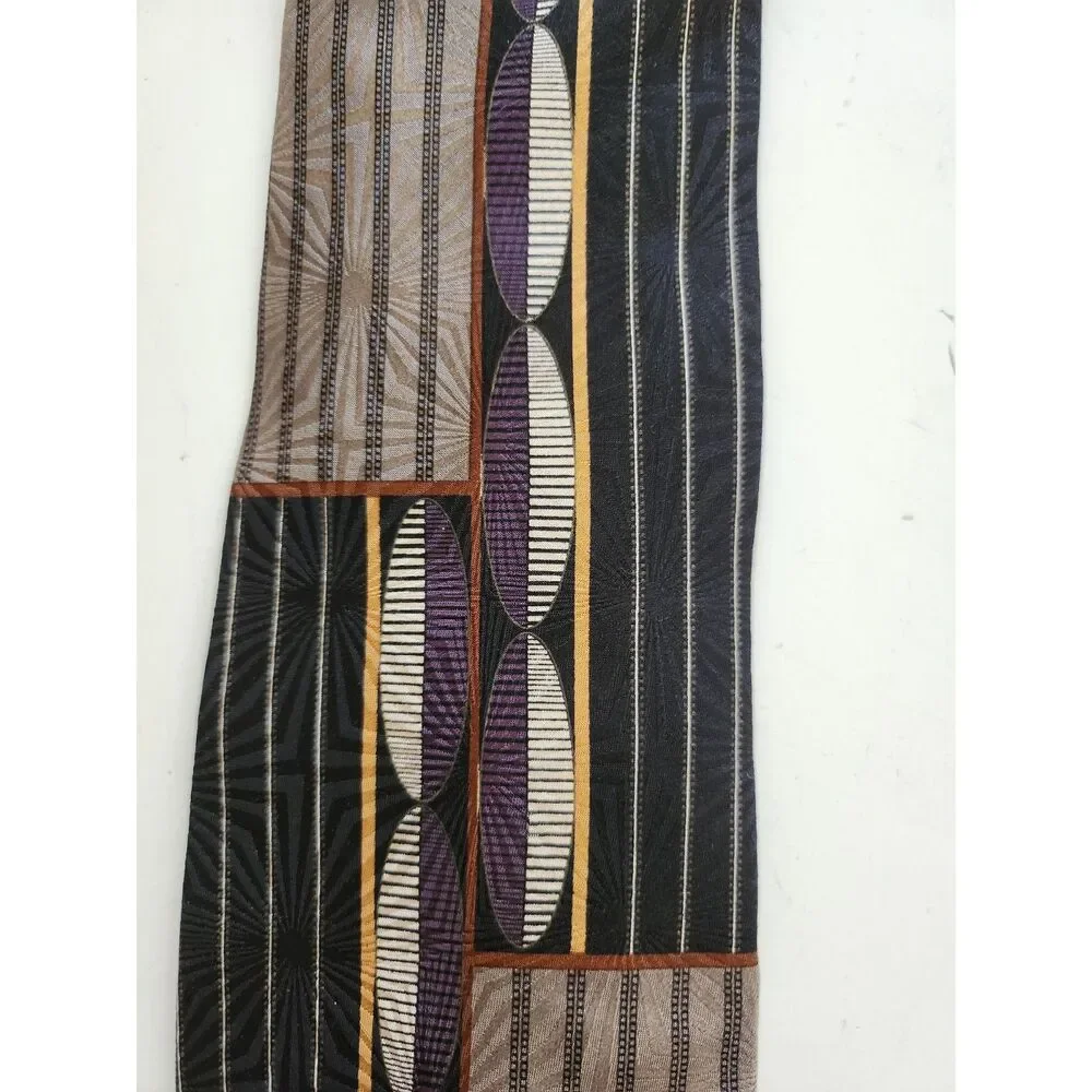 Vintage geometric patterned necktie 100% Silk B1